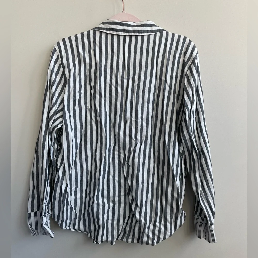 Victoria's Secret Gray White Silver Metallic Striped Pajama Set - Picture 6 of 16
